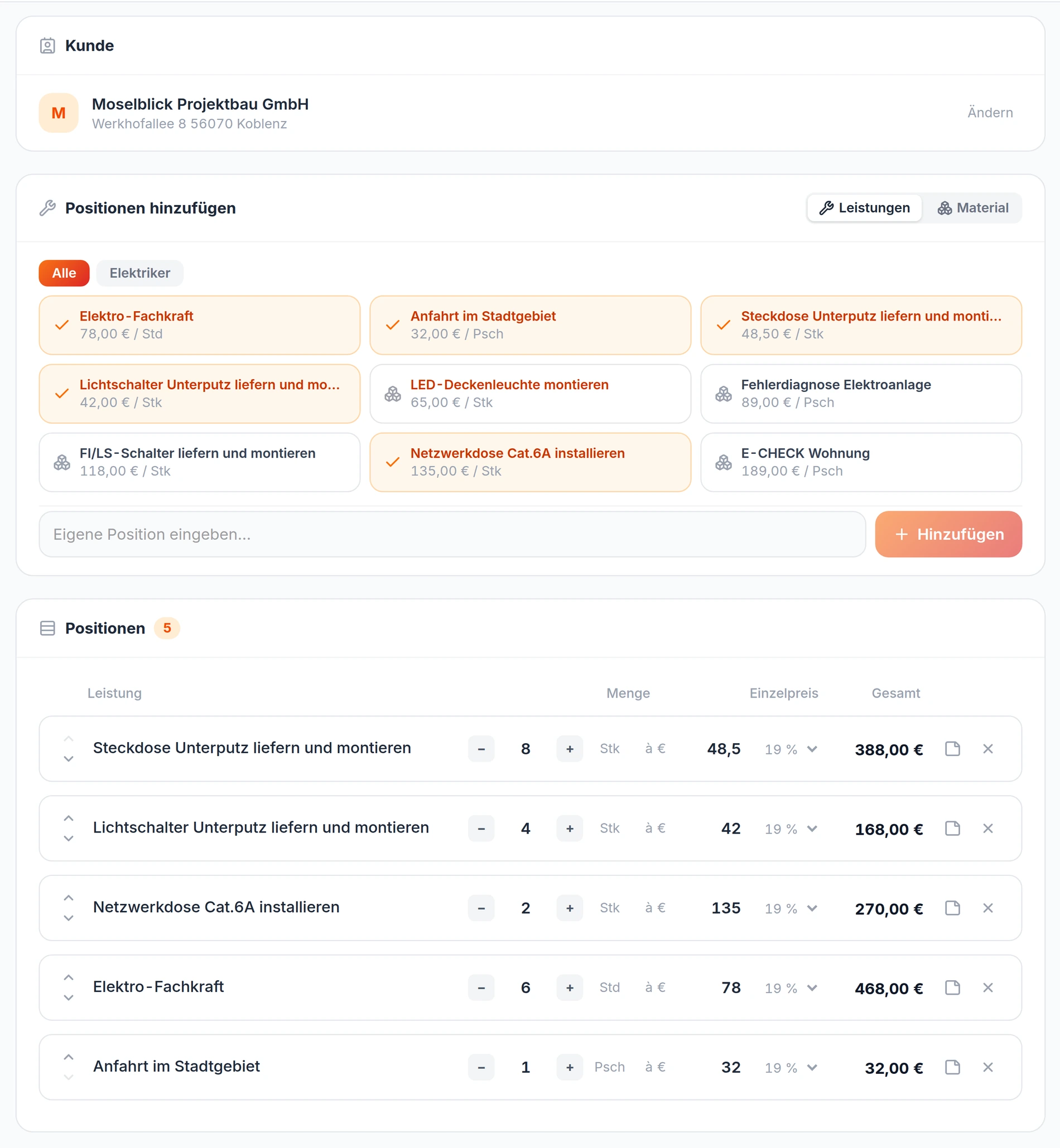 Angebots-Editor von kurzhand: Kunde Moselblick Projektbau GmbH, Leistungskatalog mit fünf angetippten Positionen und die Positionsliste mit Menge, Einzelpreis und Gesamtpreis
